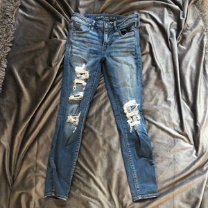 I’m selling these American Eagle jeans!